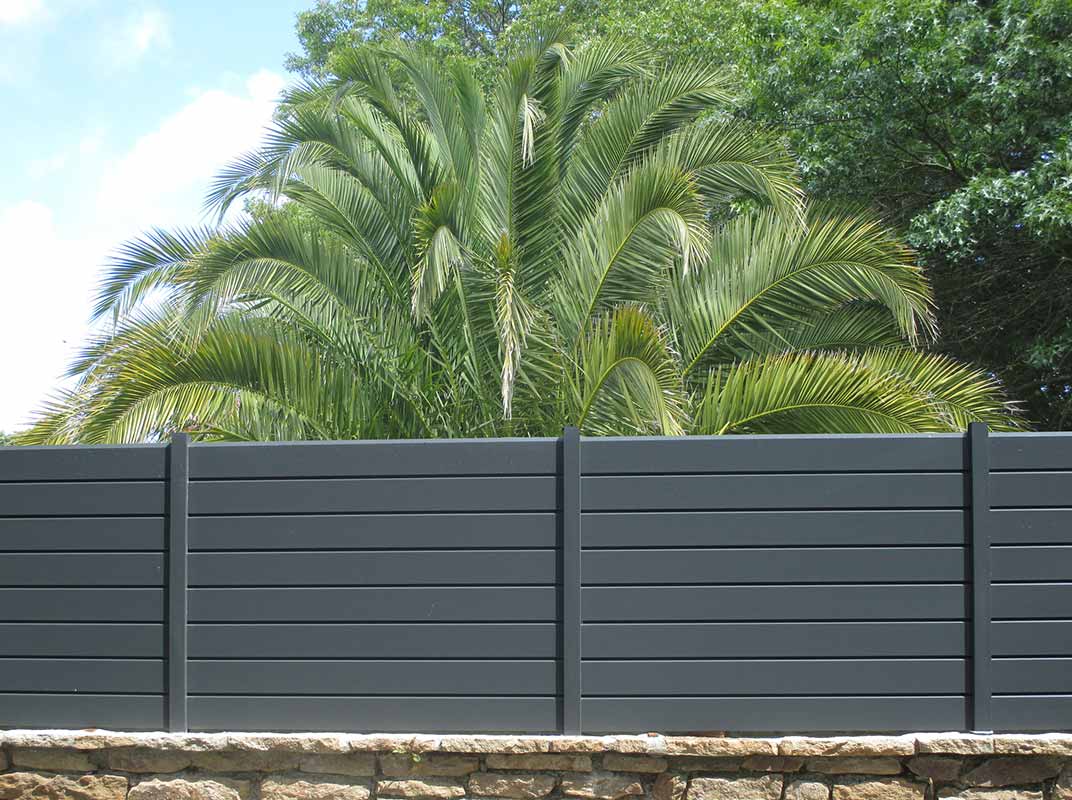 New Fencing Trend Alerts for Homeowners