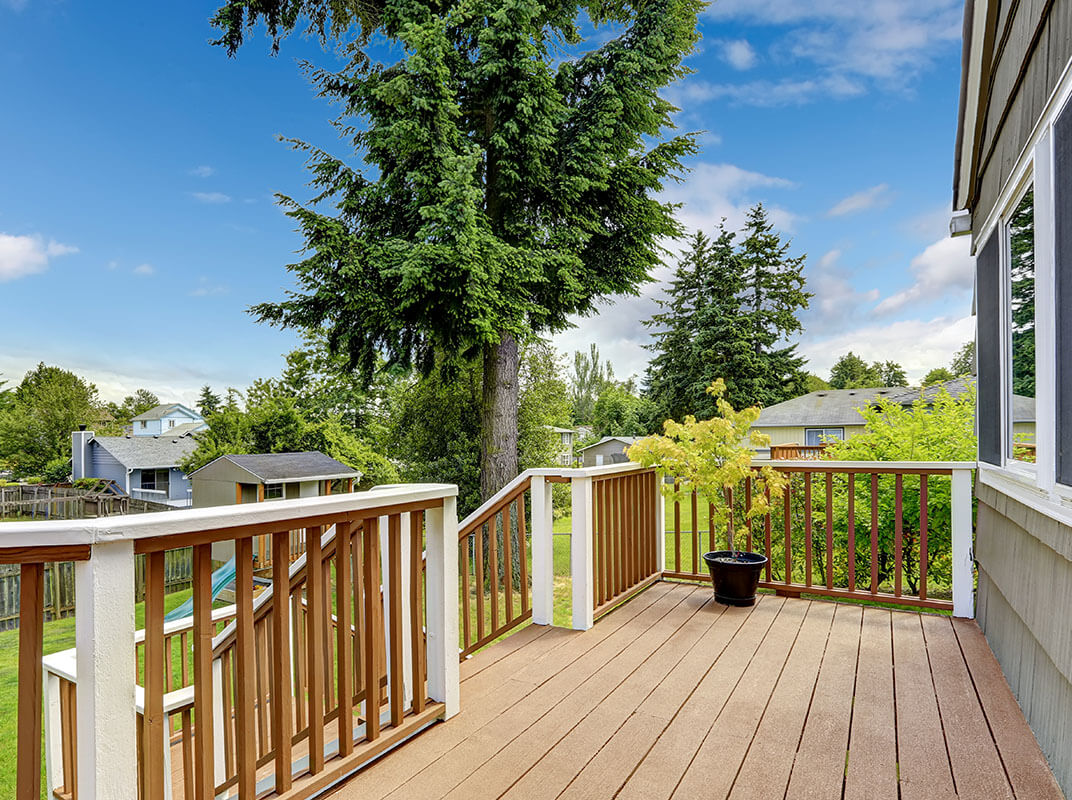 Deck Railing Options to Elevate Your Outdoor Space