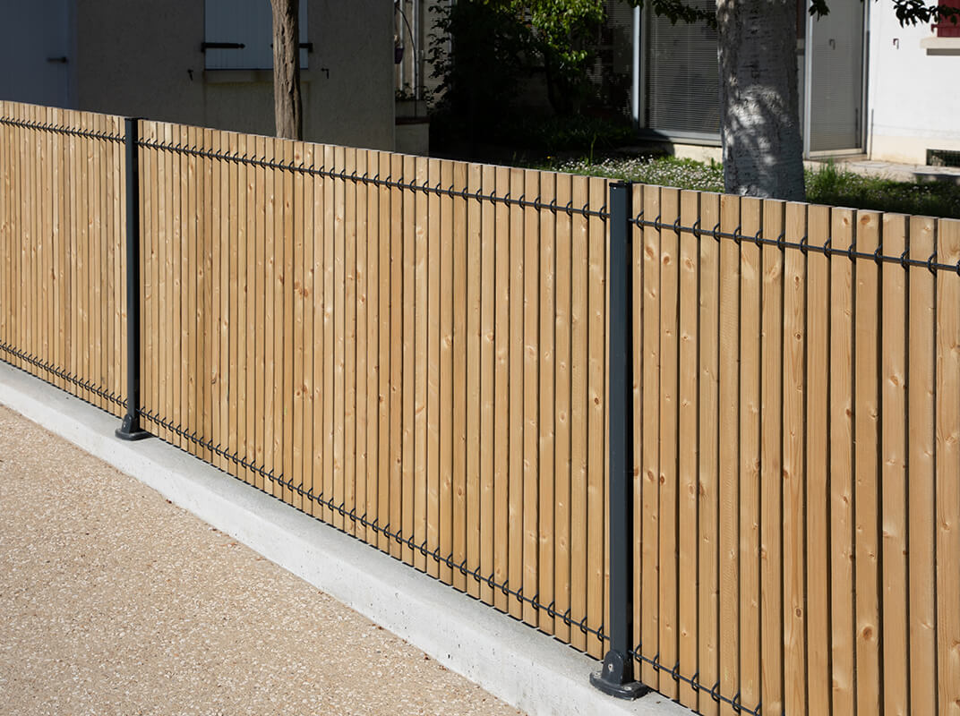Fencing Trends: What’s New in Lumber for Outdoor Spaces